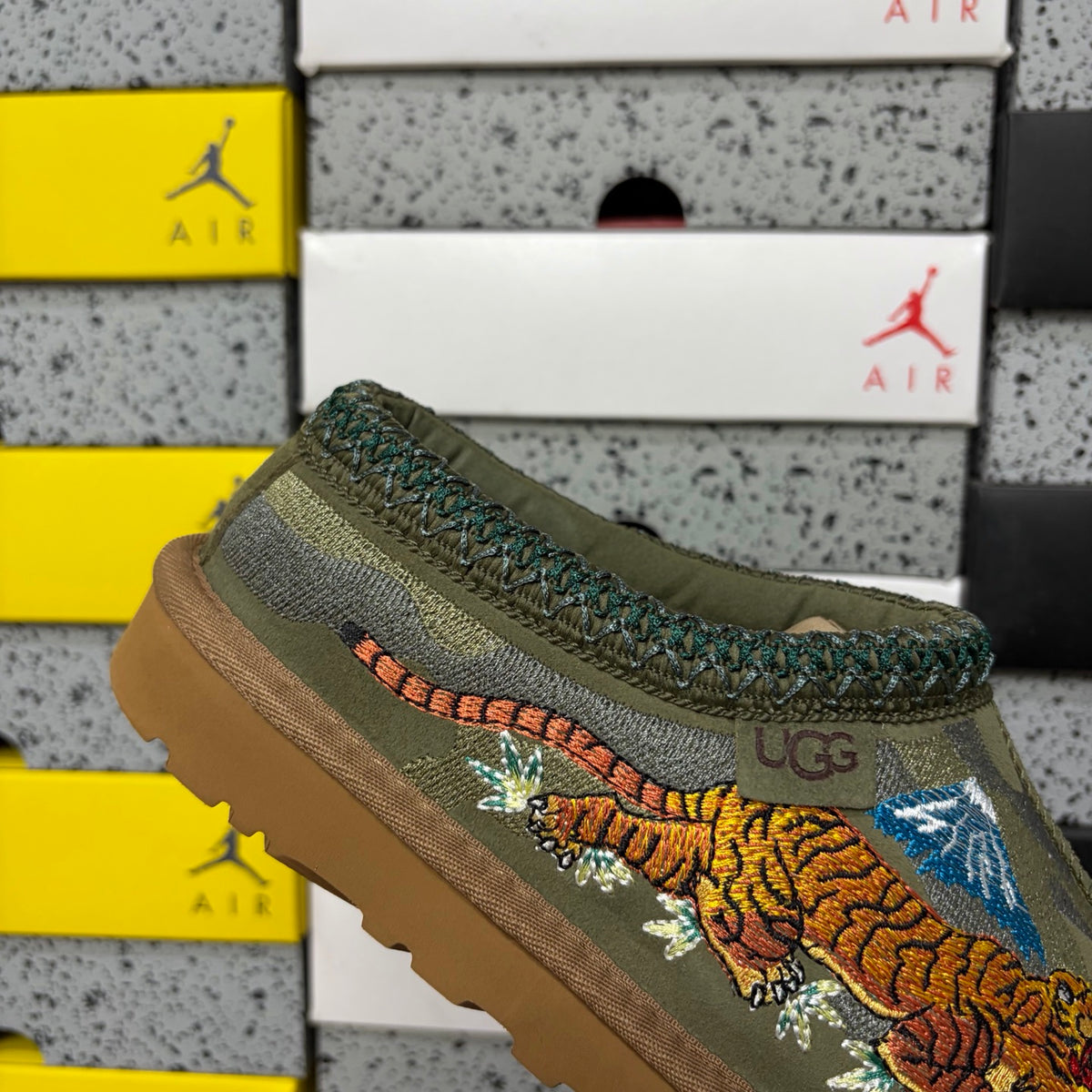 UGG Dragon & Tiger Embroidered Mini Boot – Green | Style 2553 | EU 36–45