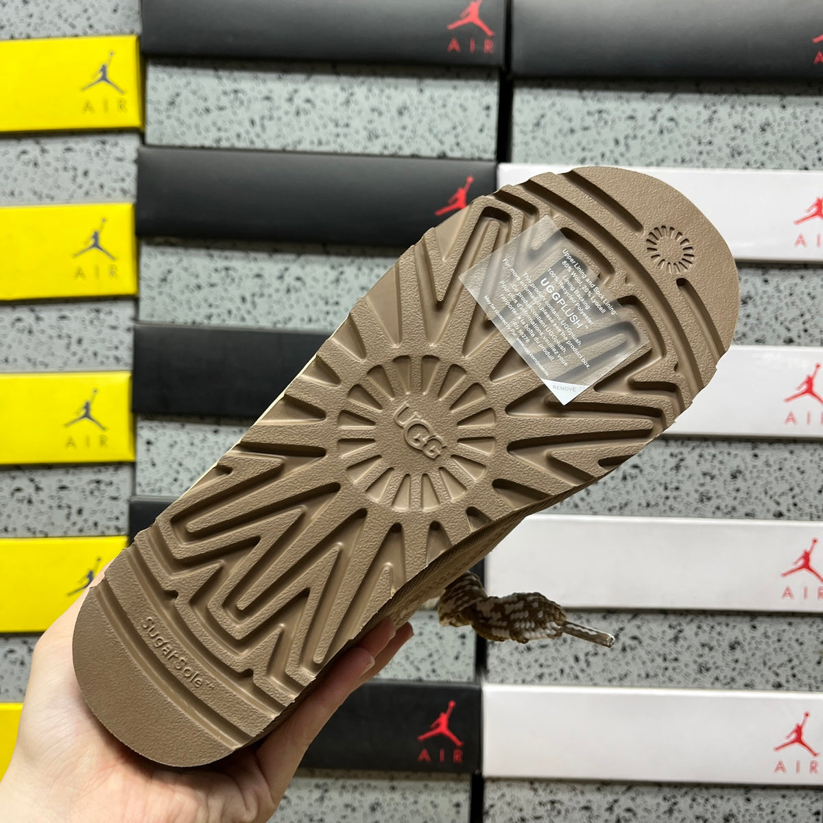 UGG Lowmel Lace-Up Sneaker – Sand | Style 1144032 | Sizes 35–44