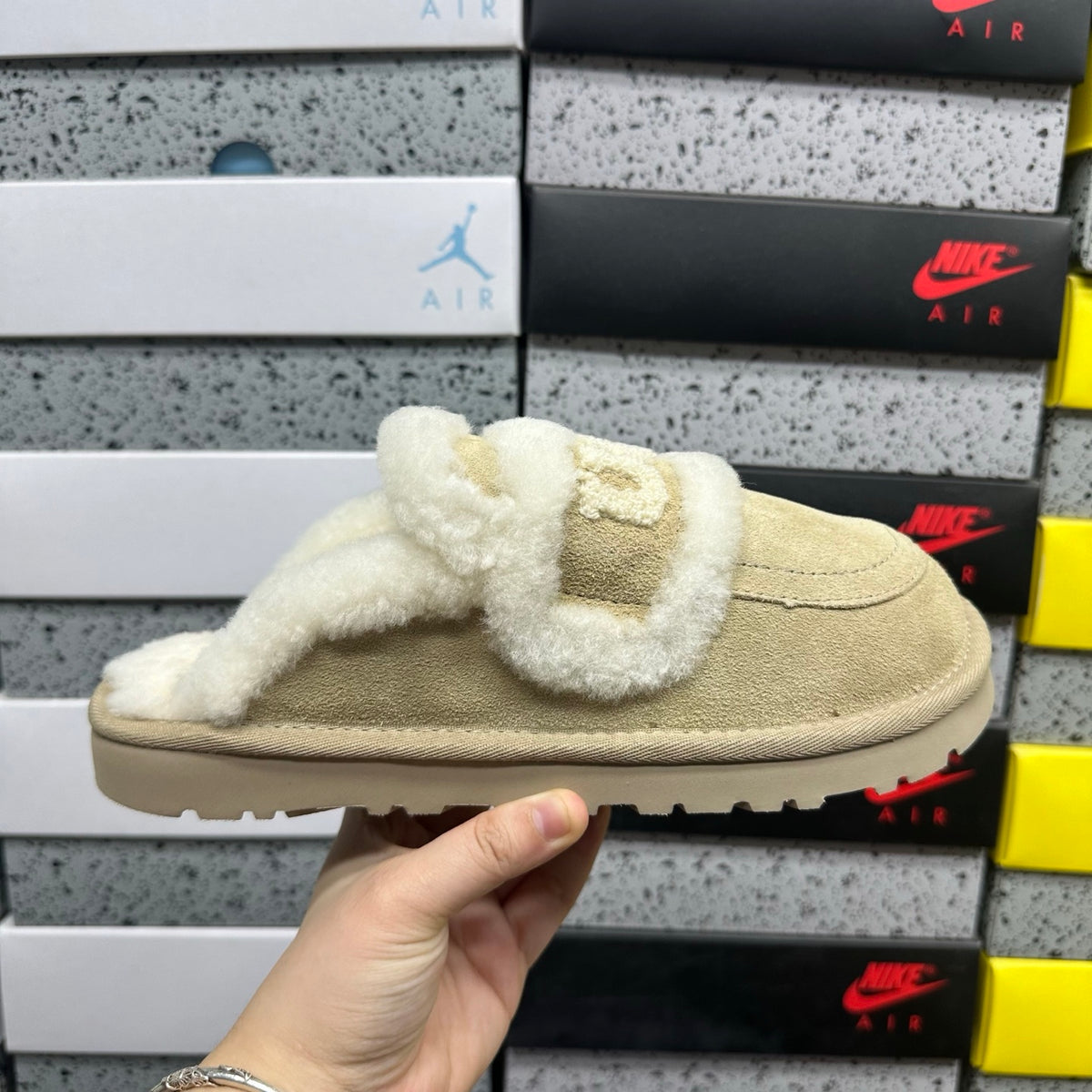 UGG Embroidered Slipper Mule – Sand | Style 5095 | EU 35–40
