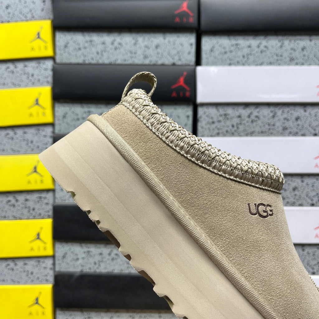 UGG Tazz Platform Slip-On – Khaki | Style 1122553 | Sizes 35–40