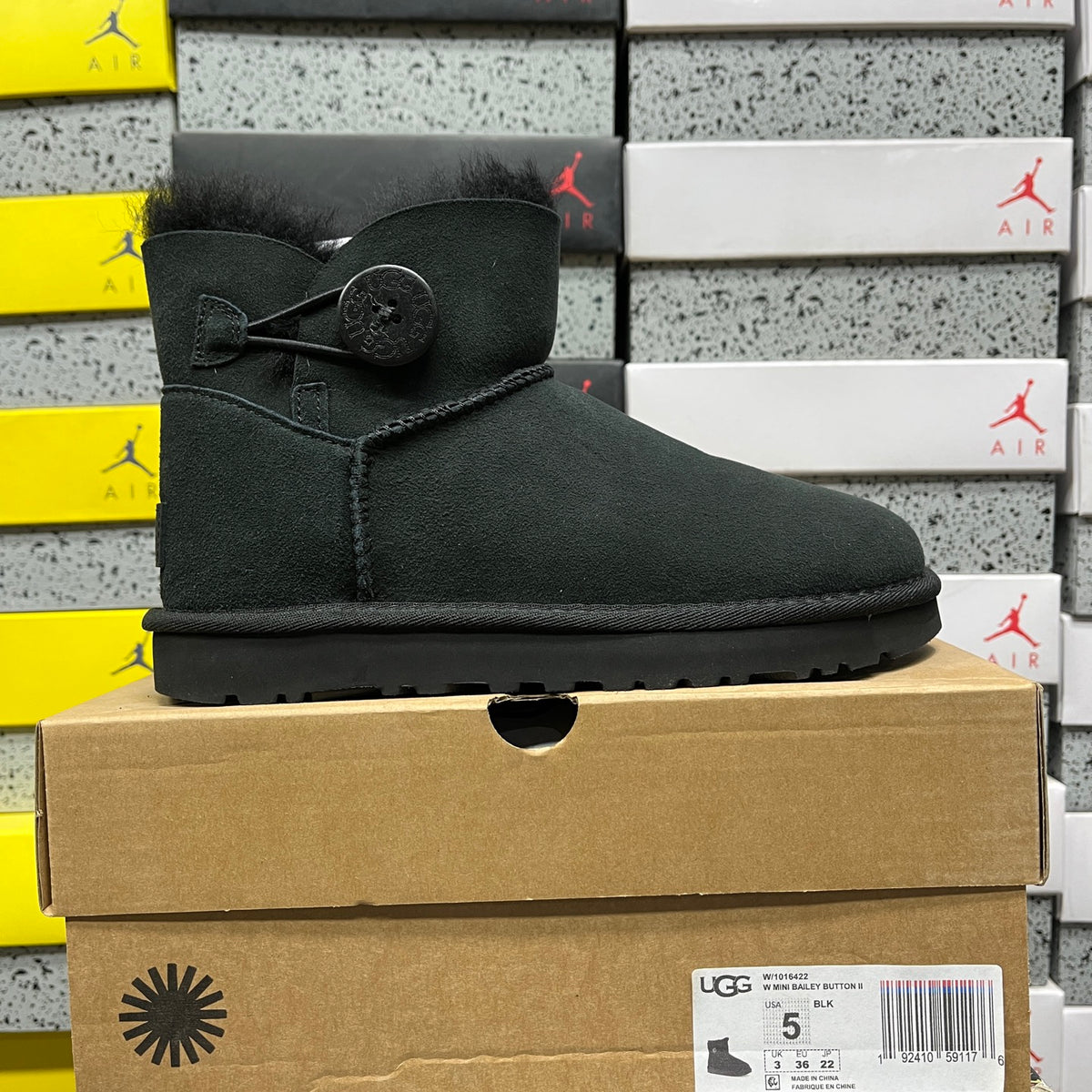 UGG Bailey Button Mini Boot – Black | Style 1016422 | Sizes 35–40