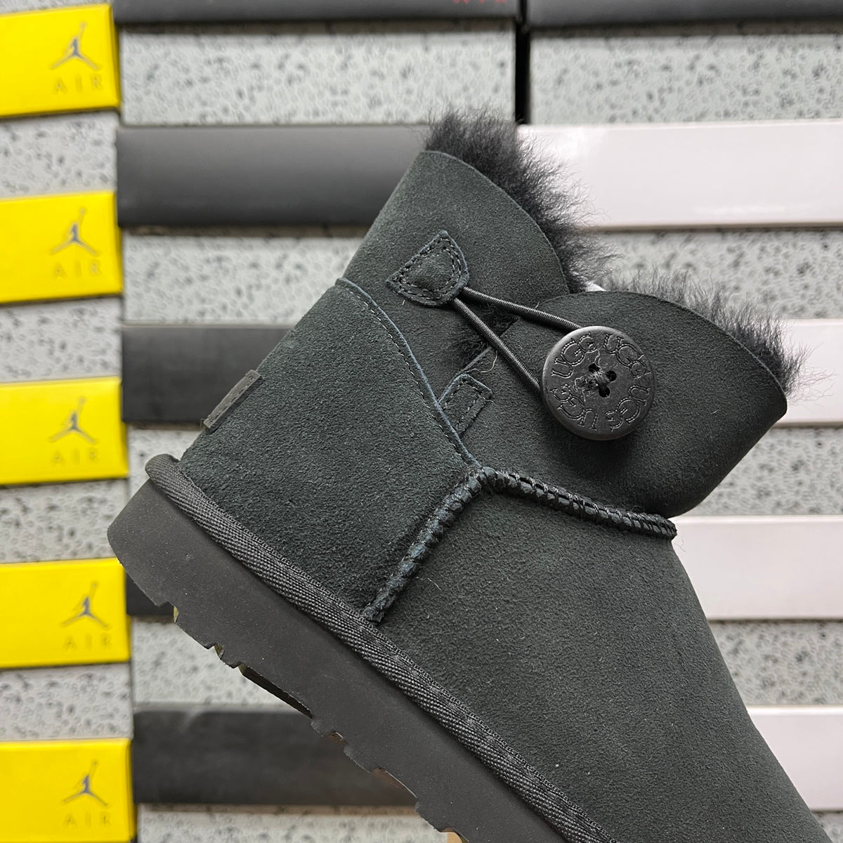 UGG Bailey Button Mini Boot – Black | Style 1016422 | Sizes 35–40