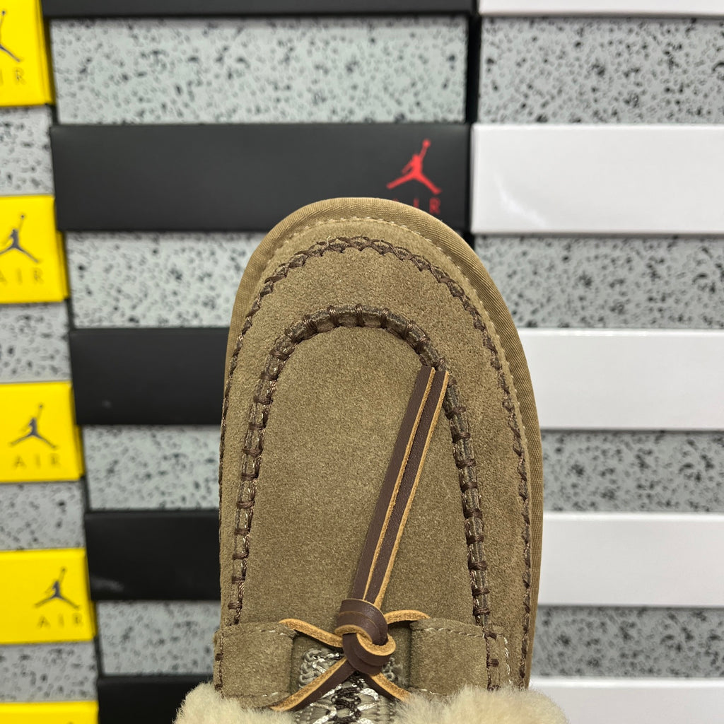 UGG Alpine Slipper – Walnut | Style W1158260 | EU 35–40