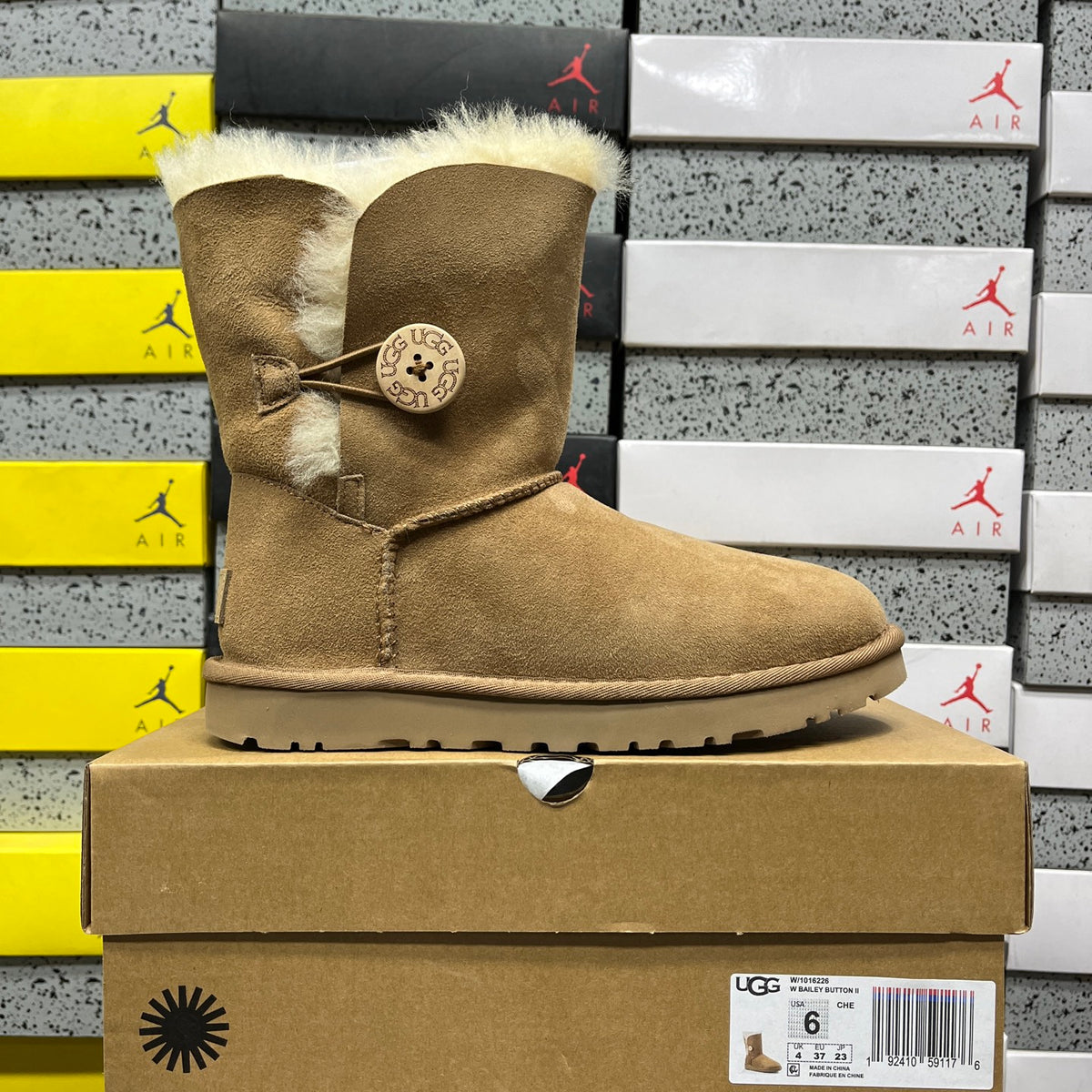 UGG Bailey Button Boot – Chestnut | Style 1016226 | Sizes 35–40