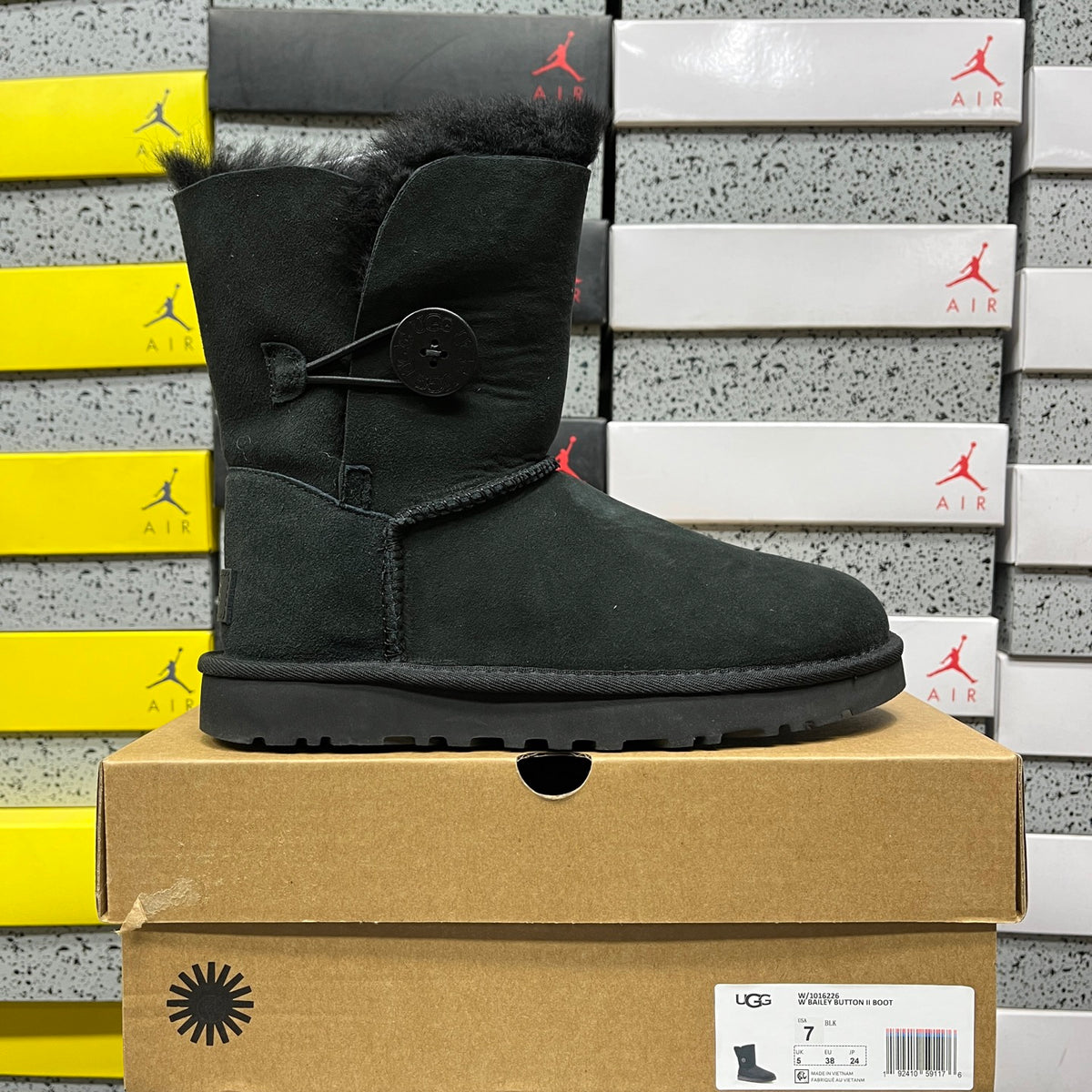 UGG Bailey Button Boot – Black | Style 1016226 | Sizes 35–40