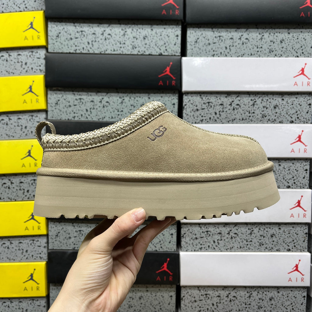 UGG Tazz Platform Slip-On – Khaki | Style 1122553 | Sizes 35–40