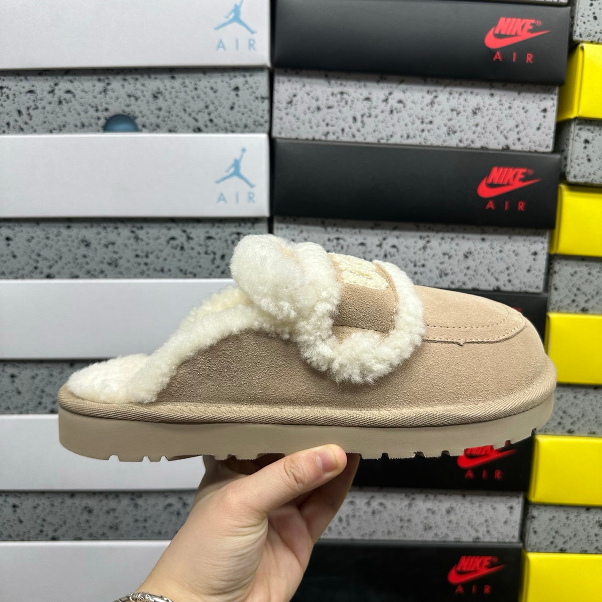 UGG Embroidered Slipper Mule – Khaki | Style 5095 | EU 35–40