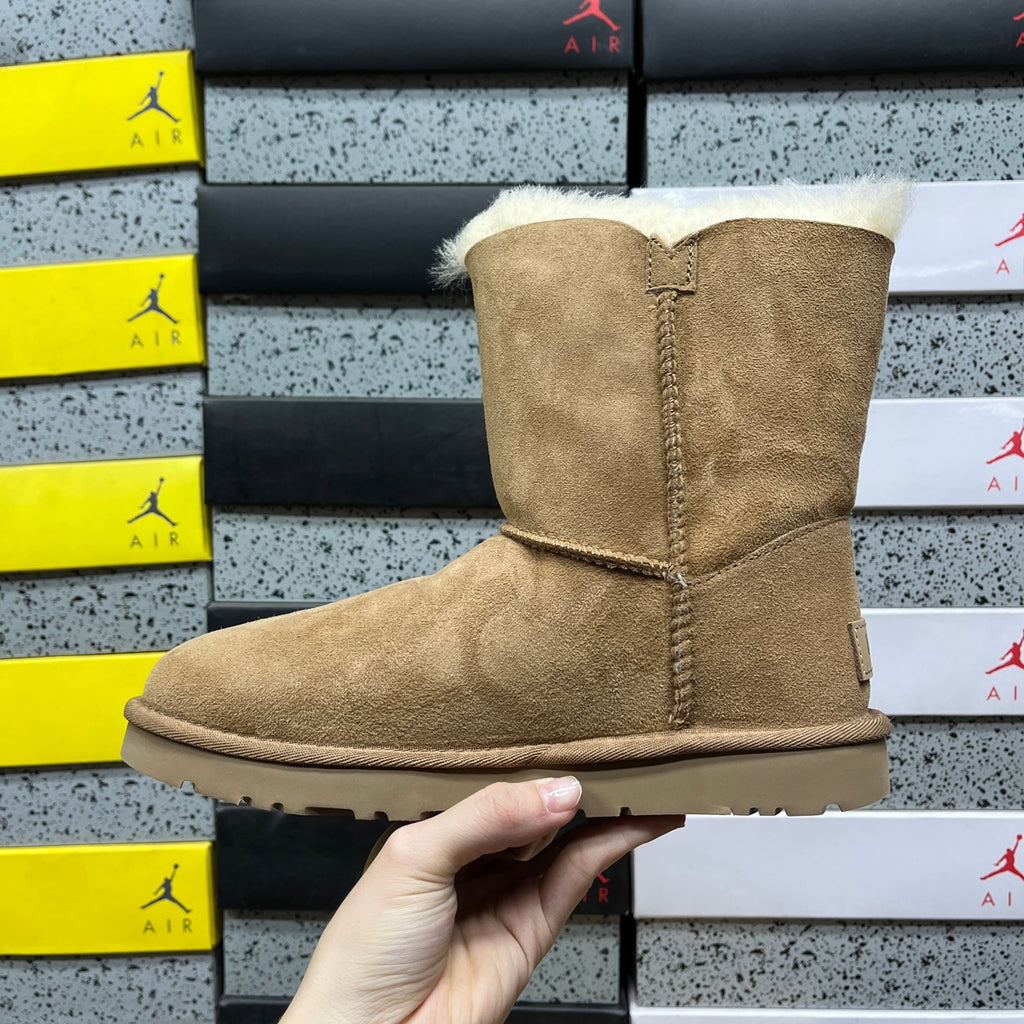UGG Bailey Button Boot – Chestnut | Style 1016226 | Sizes 35–40