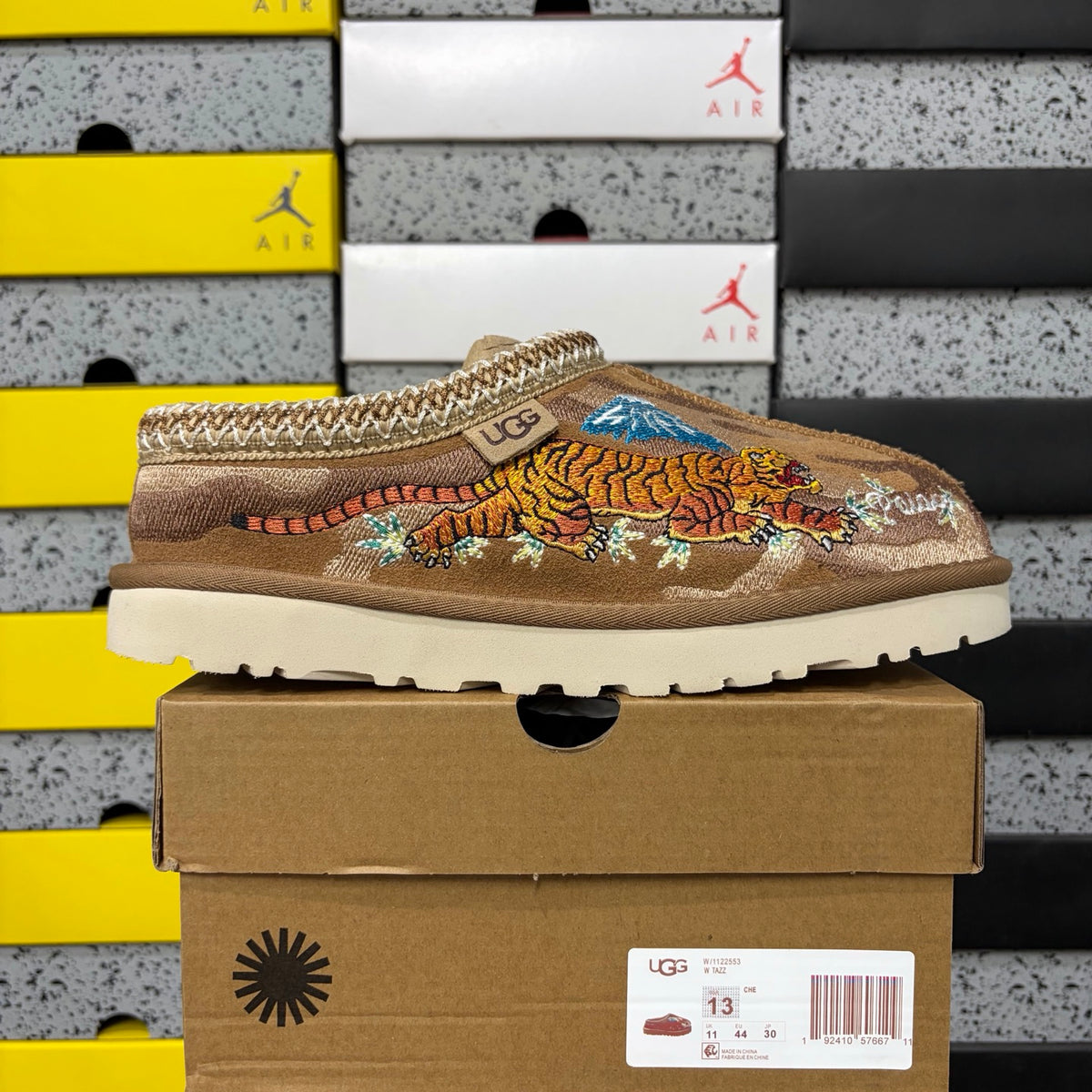 UGG Dragon & Tiger Embroidered Mini Boot – Chestnut | Style 2553 | EU 36–45