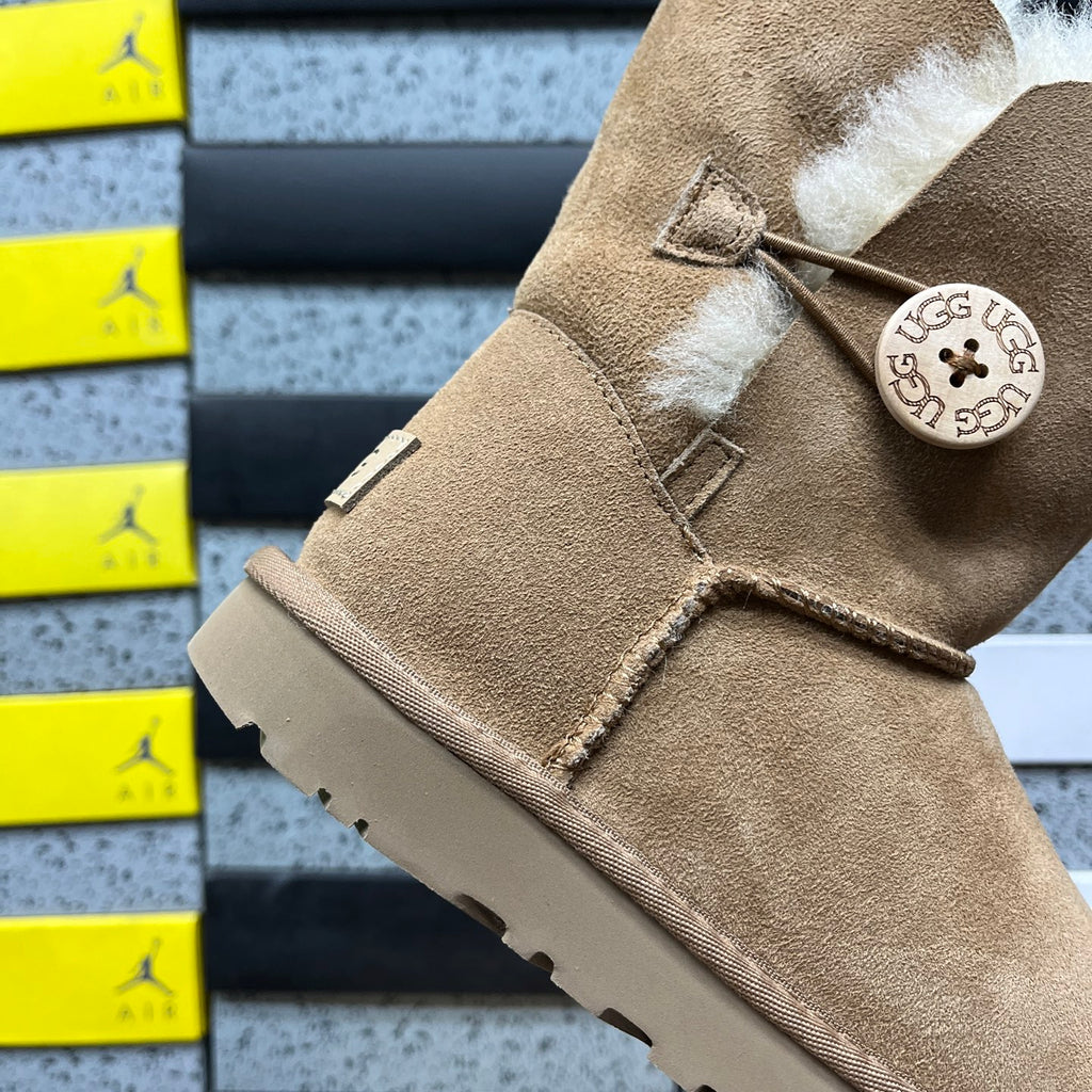 UGG Bailey Button Boot – Chestnut | Style 1016226 | Sizes 35–40