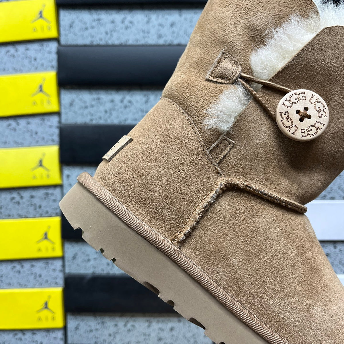 UGG Bailey Button Boot – Chestnut | Style 1016226 | Sizes 35–40