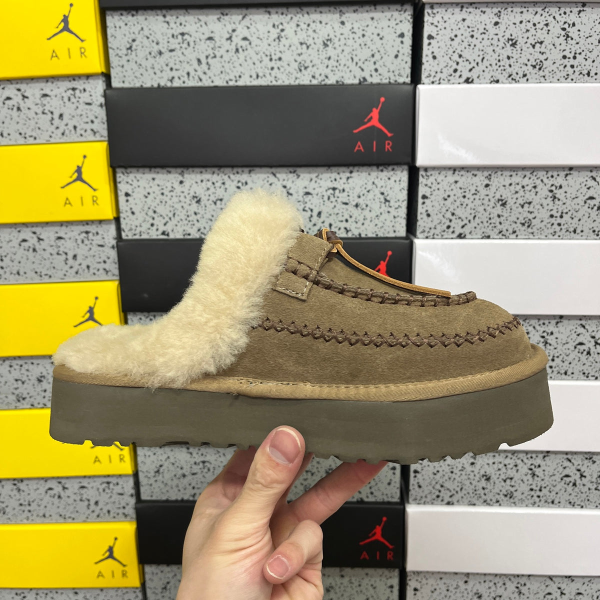 UGG Alpine Slipper – Walnut | Style W1158260 | EU 35–40