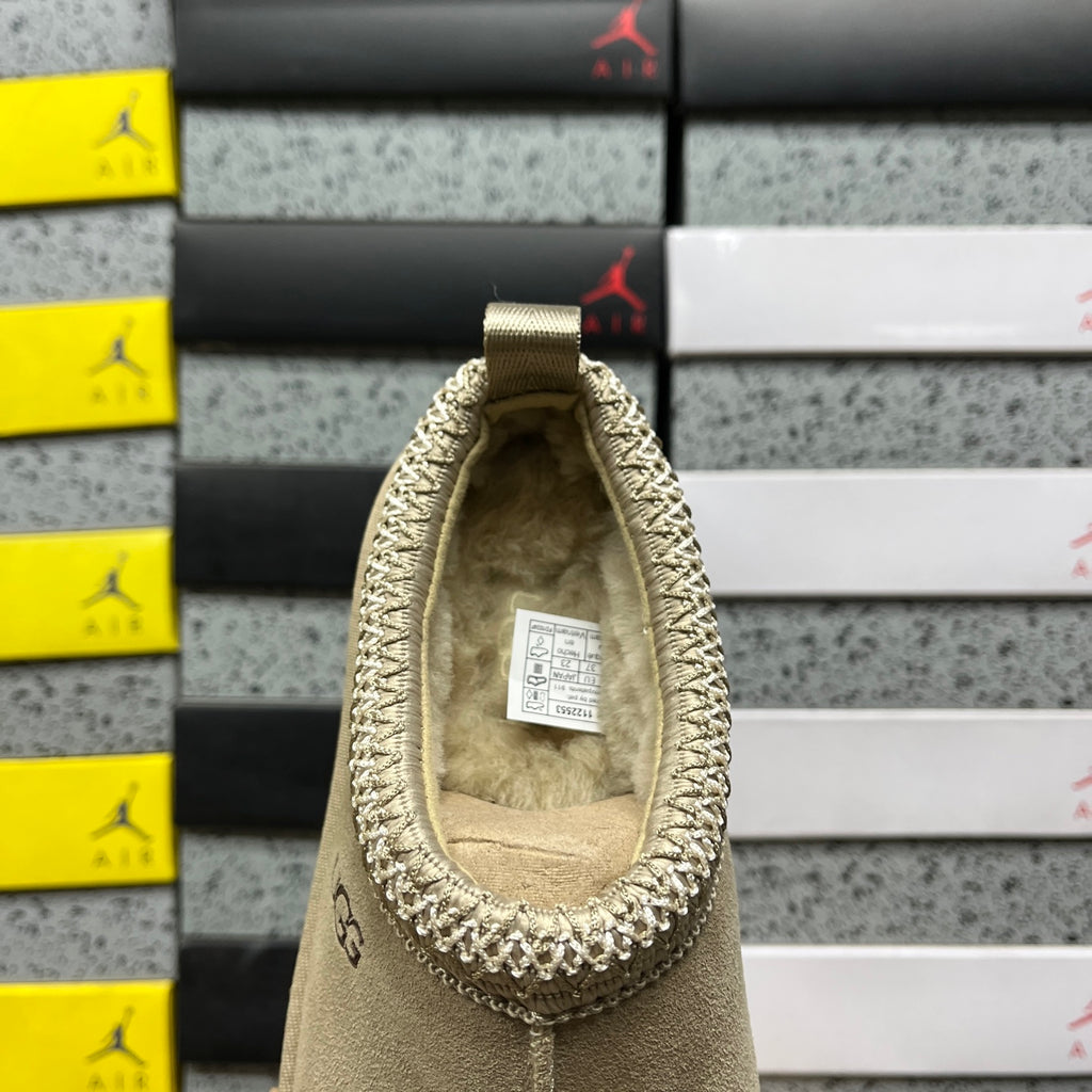 UGG Tazz Platform Slip-On – Khaki | Style 1122553 | Sizes 35–40
