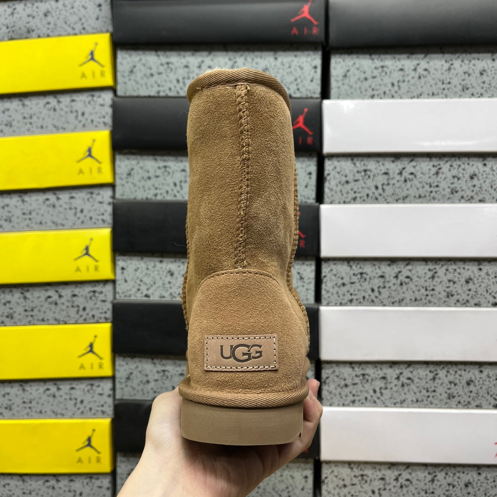 UGG Classic Short Boot – Chestnut | Style 1016223 | Sizes 35–40