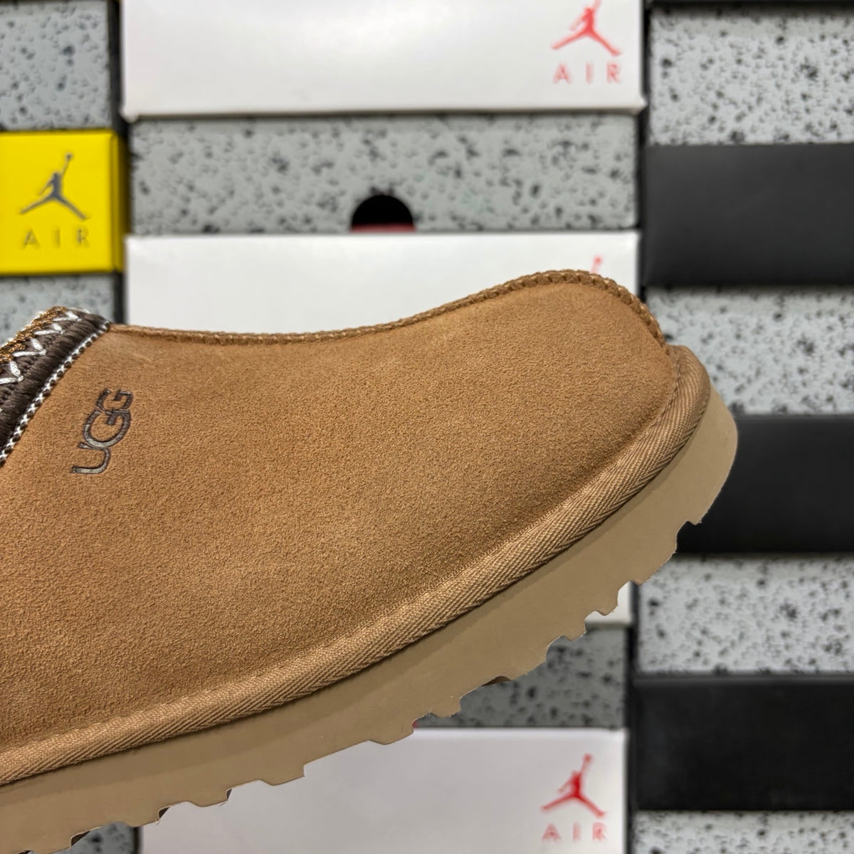 UGG Tazz Folk Embroidered Clog – Chestnut | Style 5955 | EU 36–44