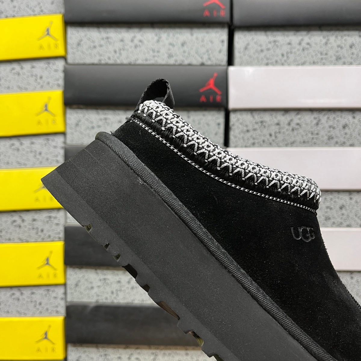 UGG Neumel Lace Boot – Black | Style 1122553 | Sizes 35–41