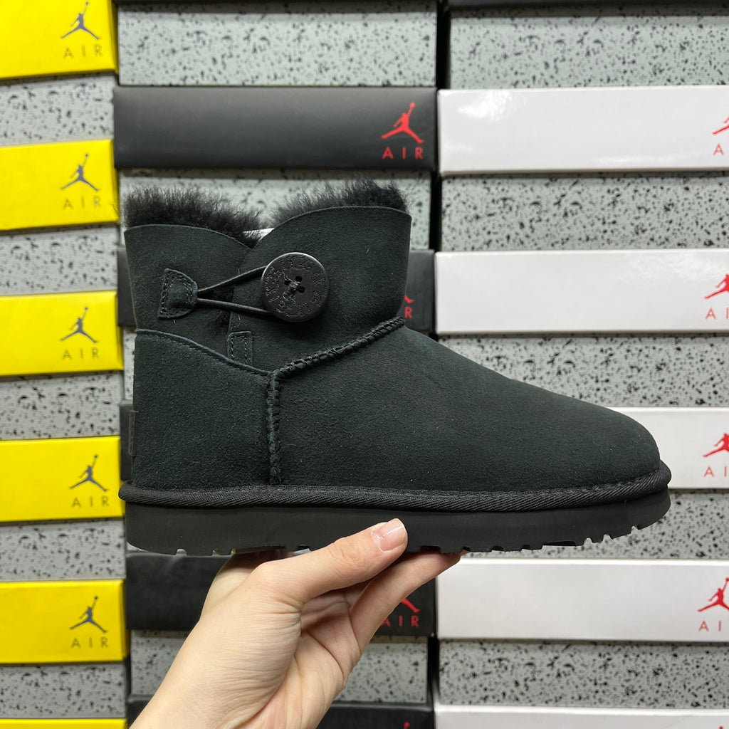 UGG Bailey Button Mini Boot – Black | Style 1016422 | Sizes 35–40