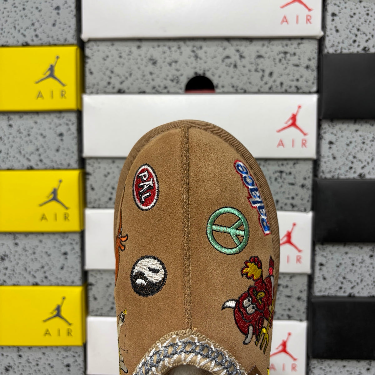 UGG Folk Art Embroidered Mini Boot – Chestnut | Style 2553 | EU 36–45