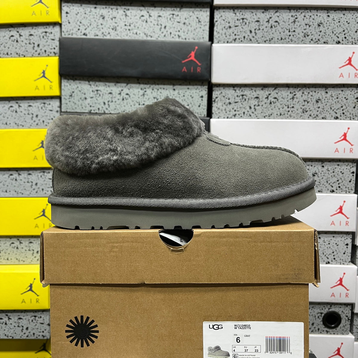 UGG Funkette Shearling Slipper – Charcoal | Style 1134810 | Sizes 35–40