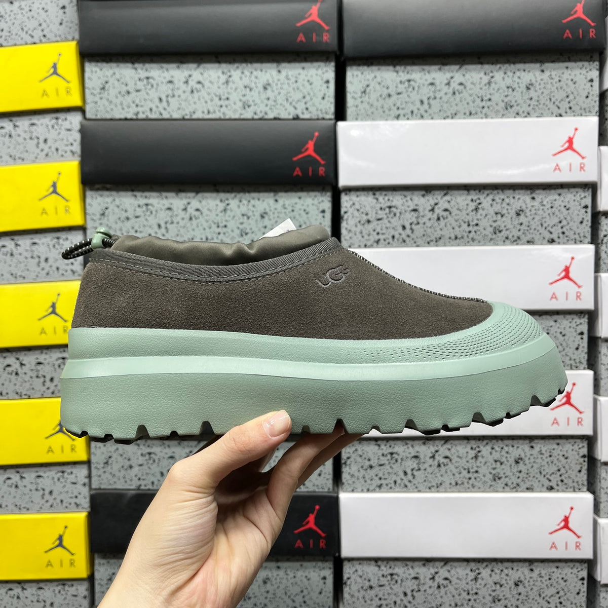 UGG Chunky Platform Sneaker – Charcoal × Mint Green | Style 1144096 | Sizes 35–45