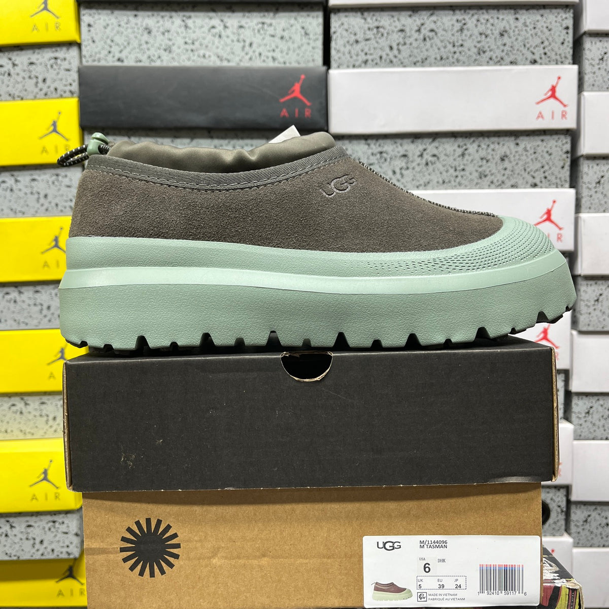 UGG Chunky Platform Sneaker – Charcoal × Mint Green | Style 1144096 | Sizes 35–45