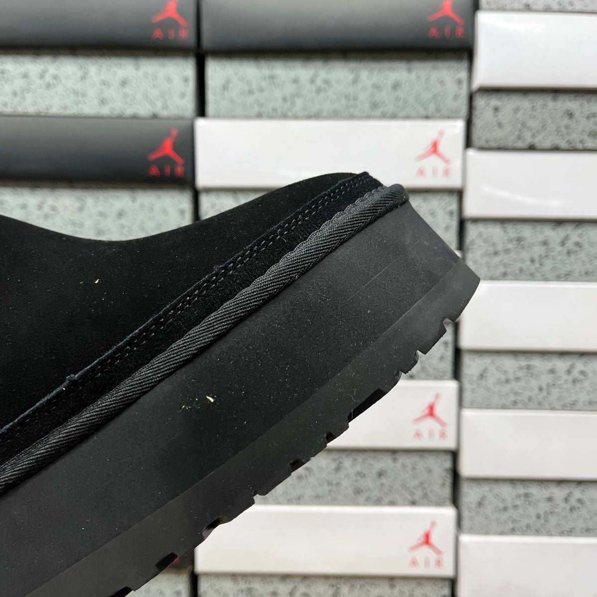 UGG Classic Mini Platform Boot – Black | Style 1134526 | Sizes 35–40