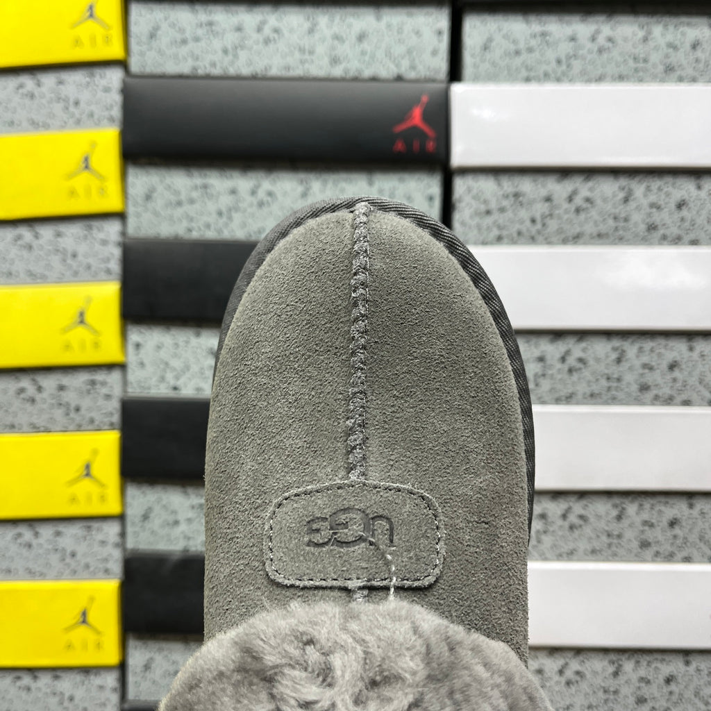 UGG Funkette Shearling Slipper – Charcoal | Style 1134810 | Sizes 35–40