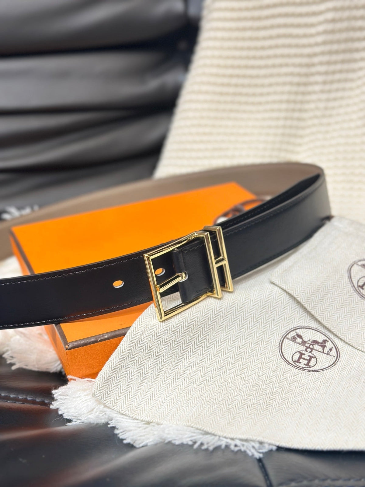 HERMES NATHAN 32MM REVERSIBLE BELT IN BLACK AND TAN LEATHER GOLD BUCKLE
